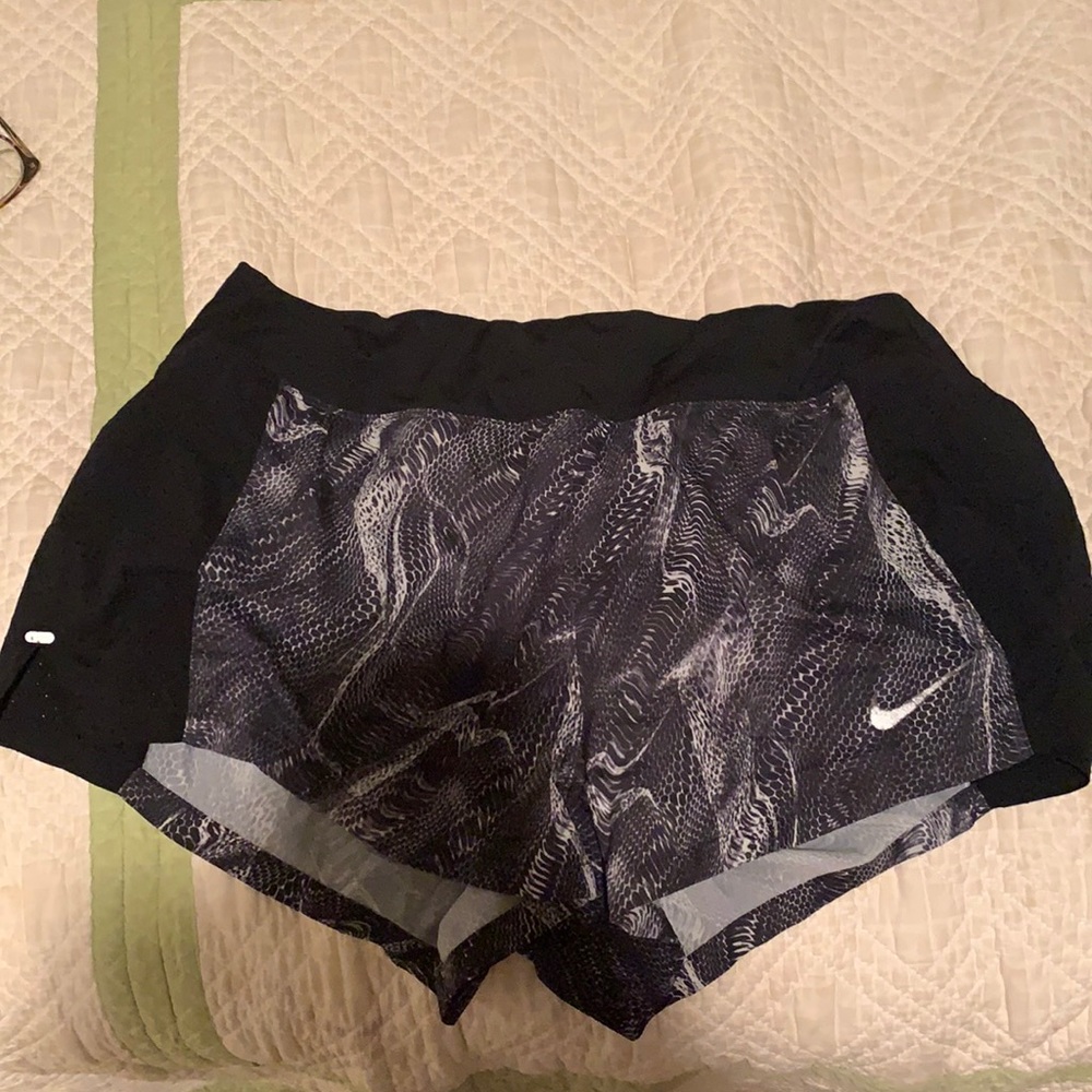 NIKE WORKOUT SHORTS